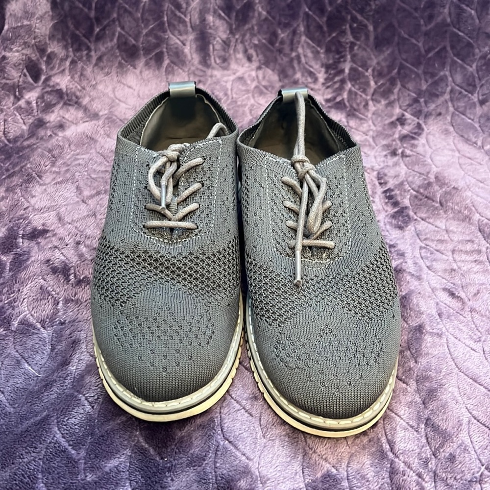 Wonder nation, fabric kids, dress shoes, size 4, gray